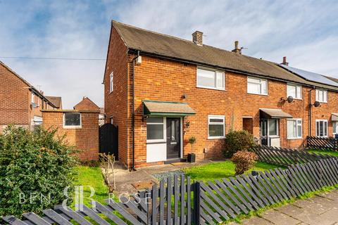 2 bedroom end of terrace house to rent, Queensway, Leyland