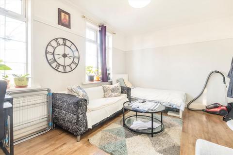 3 bedroom flat to rent, Northfield Avenue, London W5