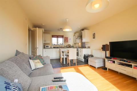 2 bedroom apartment to rent, Stanley Avenue, Cambridge CB4