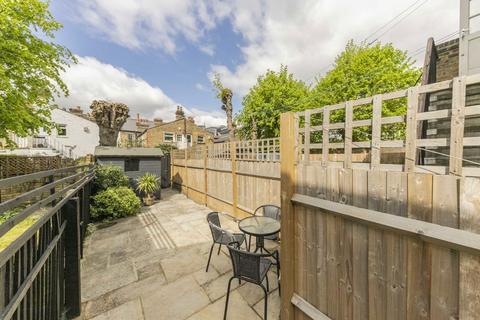 2 bedroom maisonette to rent, Glenfield Road, London SW12