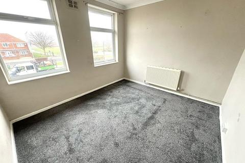 3 bedroom flat to rent, Sutcliffe Avenue, Grimsby, DN33