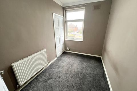 3 bedroom flat to rent, Sutcliffe Avenue, Grimsby, DN33