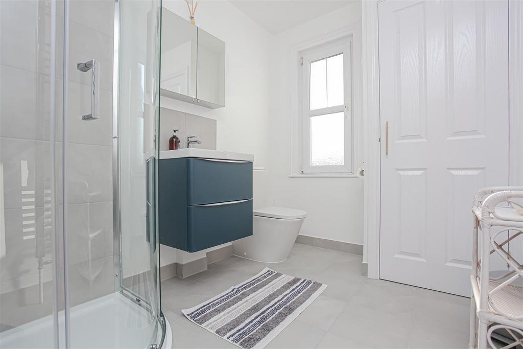 56 Harpes Road shower room.jpg