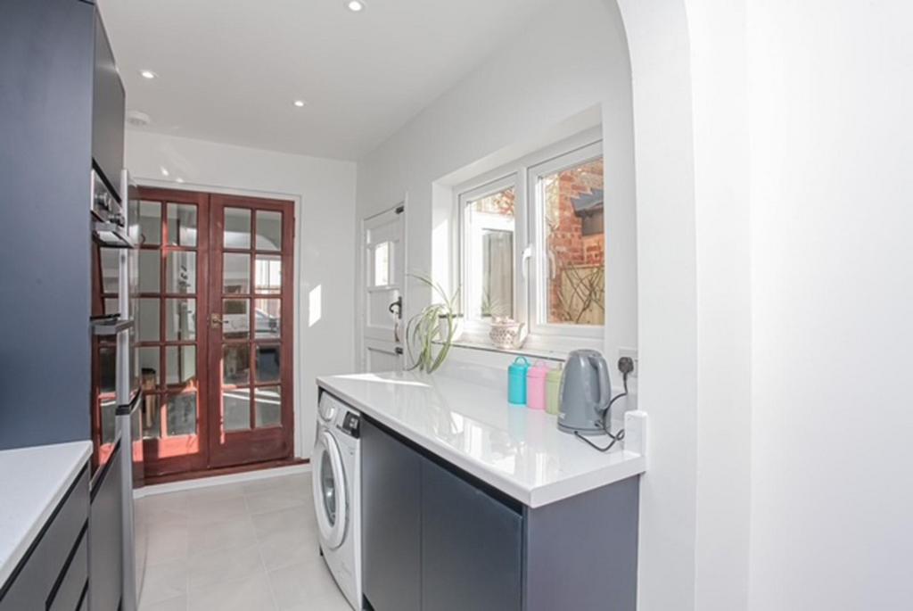 56 Harpes Road kitchen.jpg
