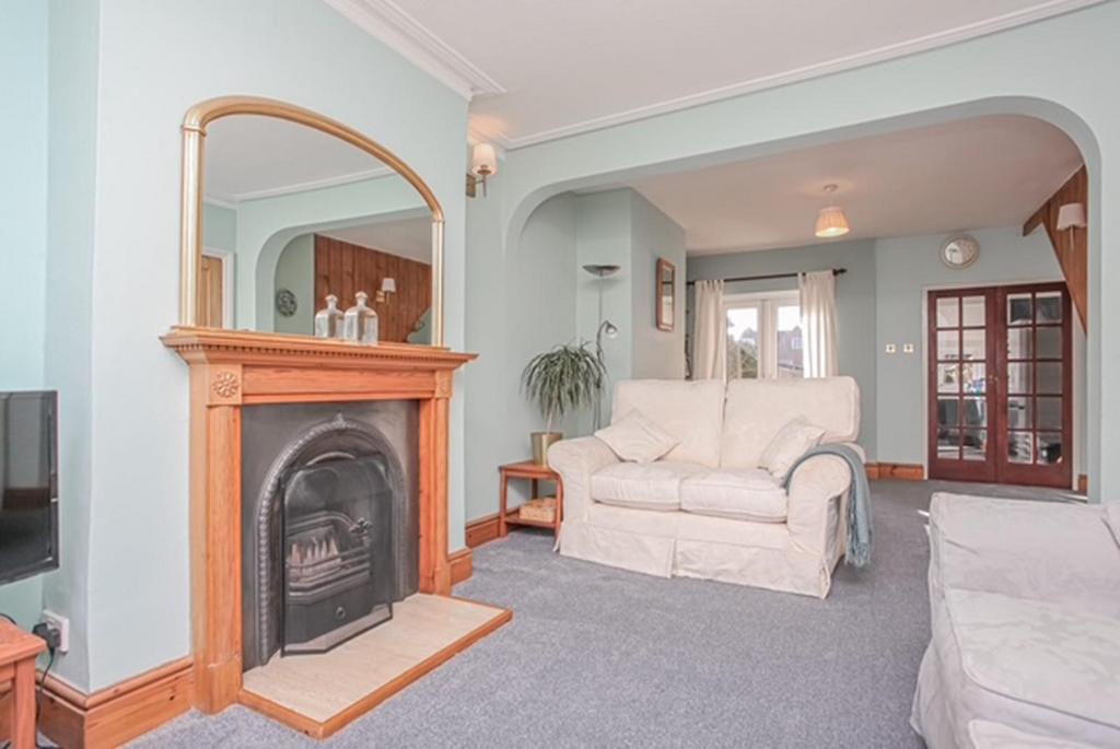 56 Harpes Road living room.jpg