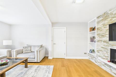 292 Abbs Cross Lane, Hornchurch, RM12 4YD