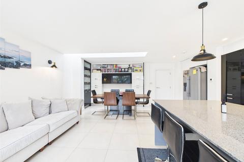292 Abbs Cross Lane, Hornchurch, RM12 4YD