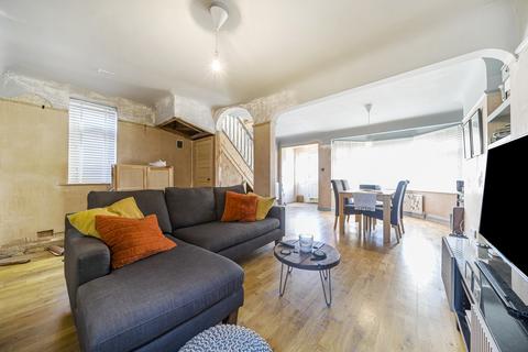 10 Tudor Close, Pinner, HA5 2JT