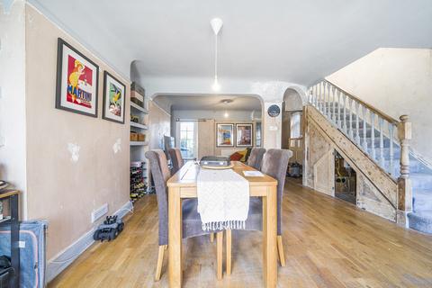 10 Tudor Close, Pinner, HA5 2JT