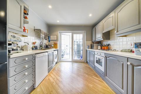 10 Tudor Close, Pinner, HA5 2JT