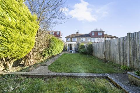 10 Tudor Close, Pinner, HA5 2JT
