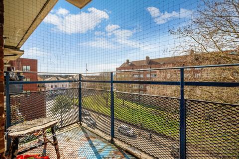 2 bedroom flat for sale, Frampton Park Road, London E9