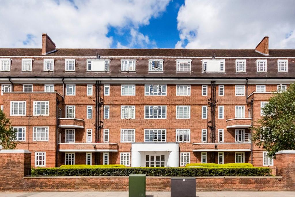 Watchfield Court, London W4 2 bed flat - £700,000