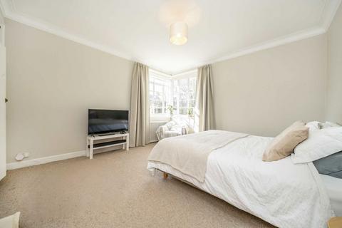 2 bedroom flat for sale, Watchfield Court, London W4