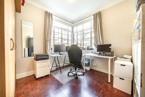 2 bedroom flat for sale, Watchfield Court, London W4