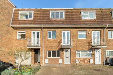 4 bedroom terraced house for sale, Blossom Close, London W5