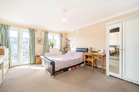 4 bedroom terraced house for sale, Blossom Close, London W5