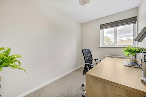 17 Blossom Close, London, W5 4YF