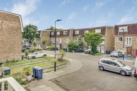 17 Blossom Close, London, W5 4YF