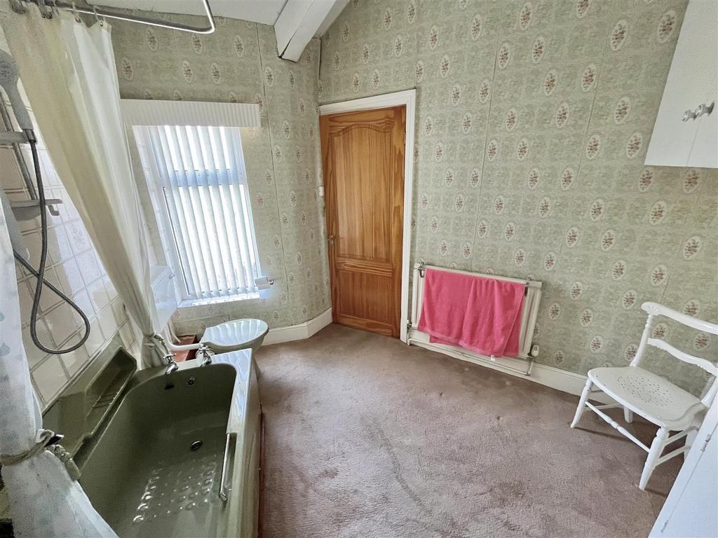 Bathroom Aspect 2