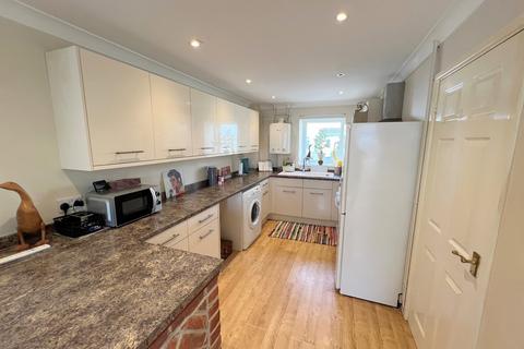 3 bedroom end of terrace house for sale, Chatsworth Way, New Milton, Hampshire. BH25 5UL