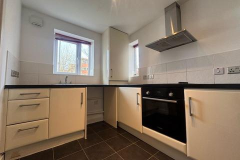 3 bedroom house to rent, City Road, Manchester