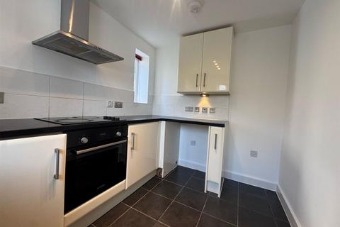 3 bedroom house to rent, City Road, Manchester