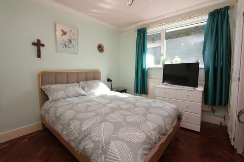 8 Brundall Crescent, Cardiff, CF5 4RU