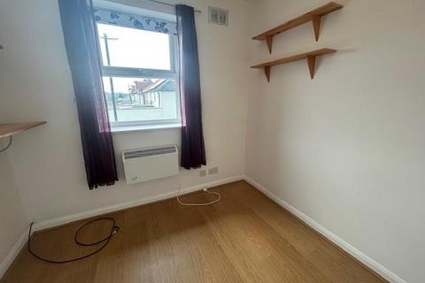 2 bedroom apartment to rent, Swan Road,  Feltham,  TW13