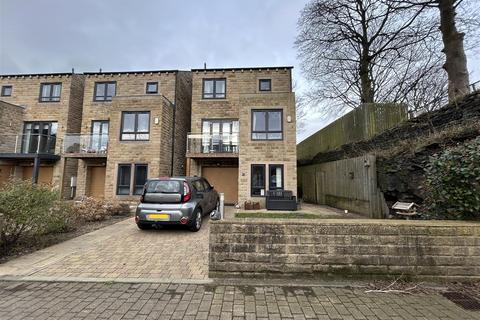 4 bedroom detached house for sale, The Bridges, Thongsbridge, Holmfirth HD9 7FE