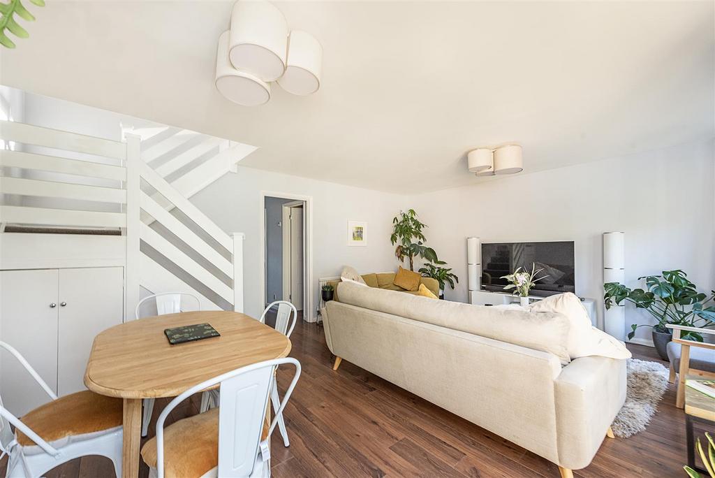 3-Pendennis-Court-02.jpg