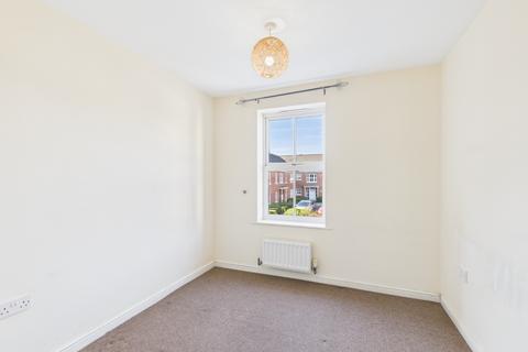 2 bedroom flat to rent, The Courtyard, London Road