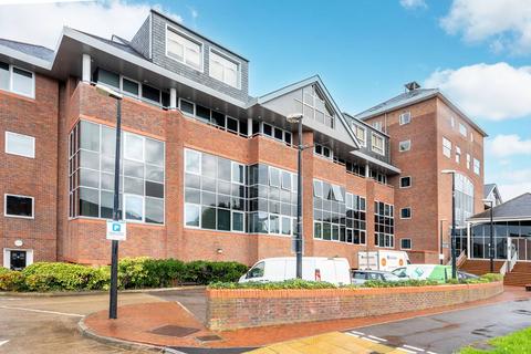 2 bedroom flat for sale, Liongate House, Guildford, GU1