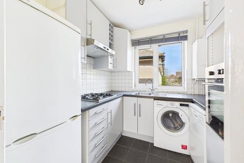 2 bedroom maisonette to rent, Greville Close, St Margarets