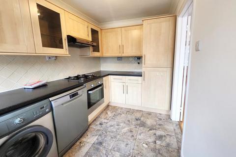 3 bedroom terraced house to rent, Walton On Thames, KT12