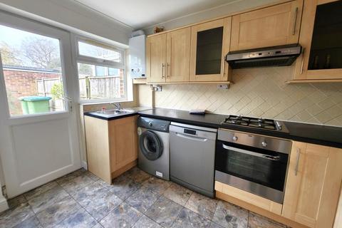 3 bedroom terraced house to rent, Walton On Thames, KT12