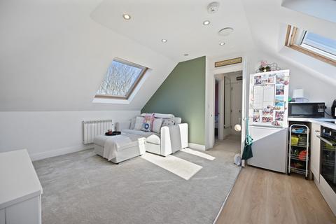 1 bedroom apartment for sale, Sutton Common Road, Southfields Court, SM1