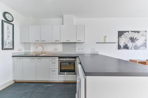 2 bedroom flat for sale, Beaumont Drive, Worcester Park, KT4