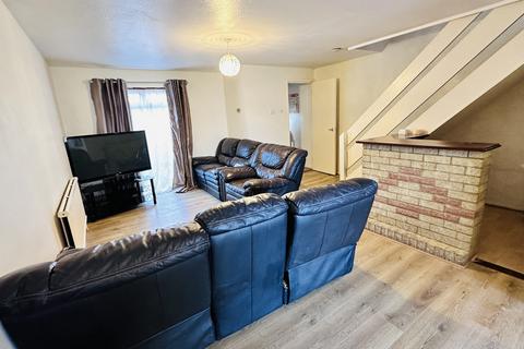 3 bedroom end of terrace house to rent, Lancaster Road, Northolt UB5