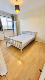 3 bedroom end of terrace house to rent, Lancaster Road, Northolt UB5