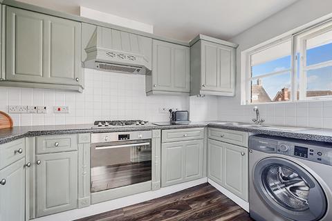 2 bedroom flat for sale, Hayward Road, Thames Ditton KT7