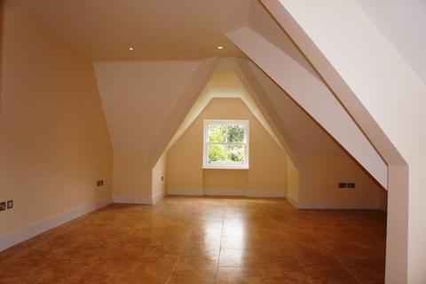 2 bedroom apartment to rent, Oaks Road, Reigate