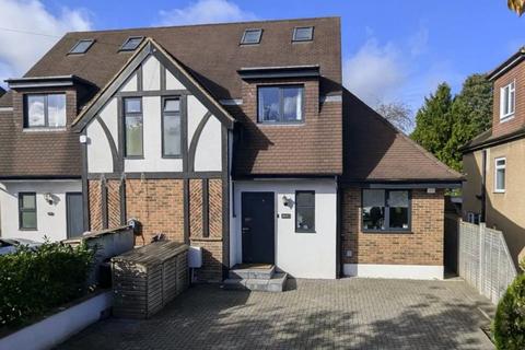 4 bedroom semi-detached house for sale, Coniston Road,Kings Langley,WD4 8BU