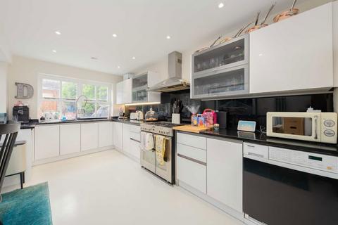 4 bedroom house to rent, Coombe Road, London W4