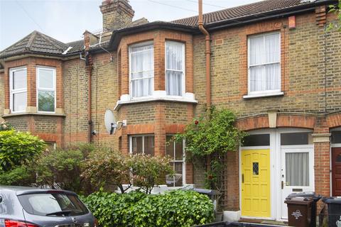 2 bedroom flat to rent, Wellesley Road, London, E17