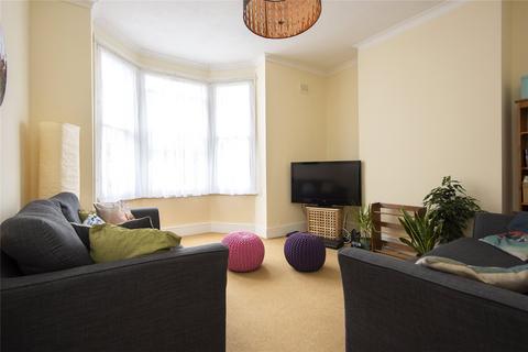 2 bedroom flat to rent, Wellesley Road, London, E17