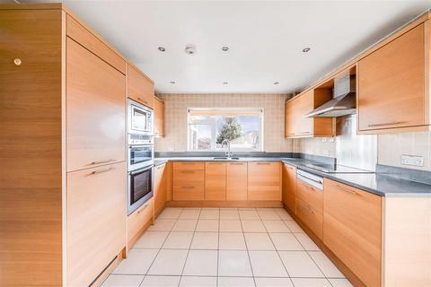 4 bedroom detached house for sale, Camden Road, Bexley