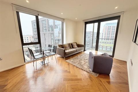 2 bedroom flat to rent, Ambassador Building, Embassy Gardens, London, SW11