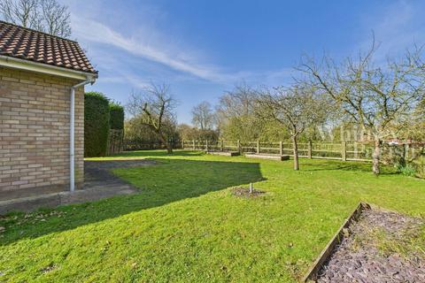 4 bedroom detached bungalow for sale, North Common, Hepworth