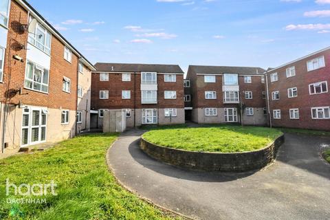 1 bedroom flat for sale, Ibscott Close, Dagenham